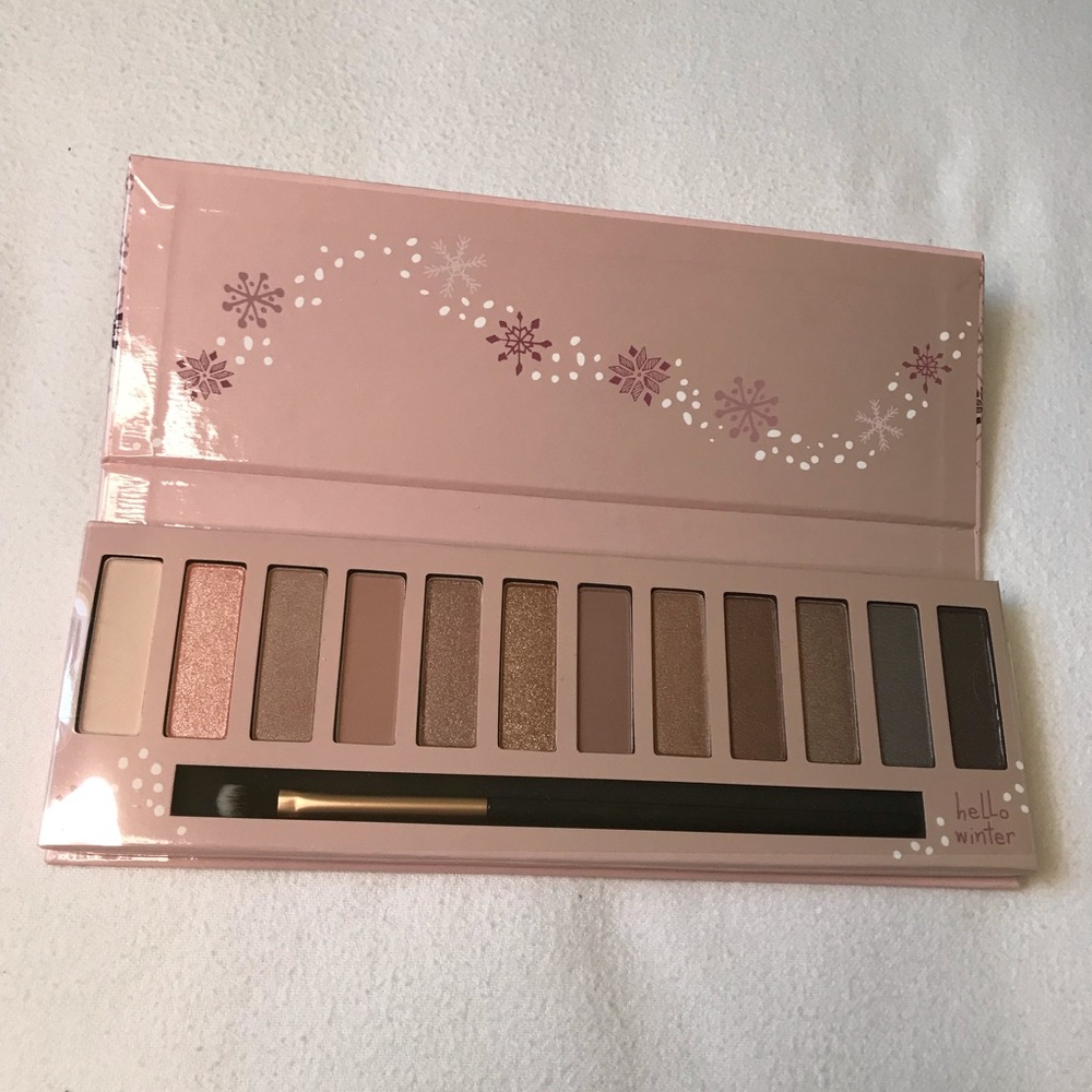 Essence eyeshadow pallet winter dreaming